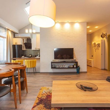 Luxury 4 Bedroom Apartment #1 In The City Center Of Tbilisi Exteriör bild