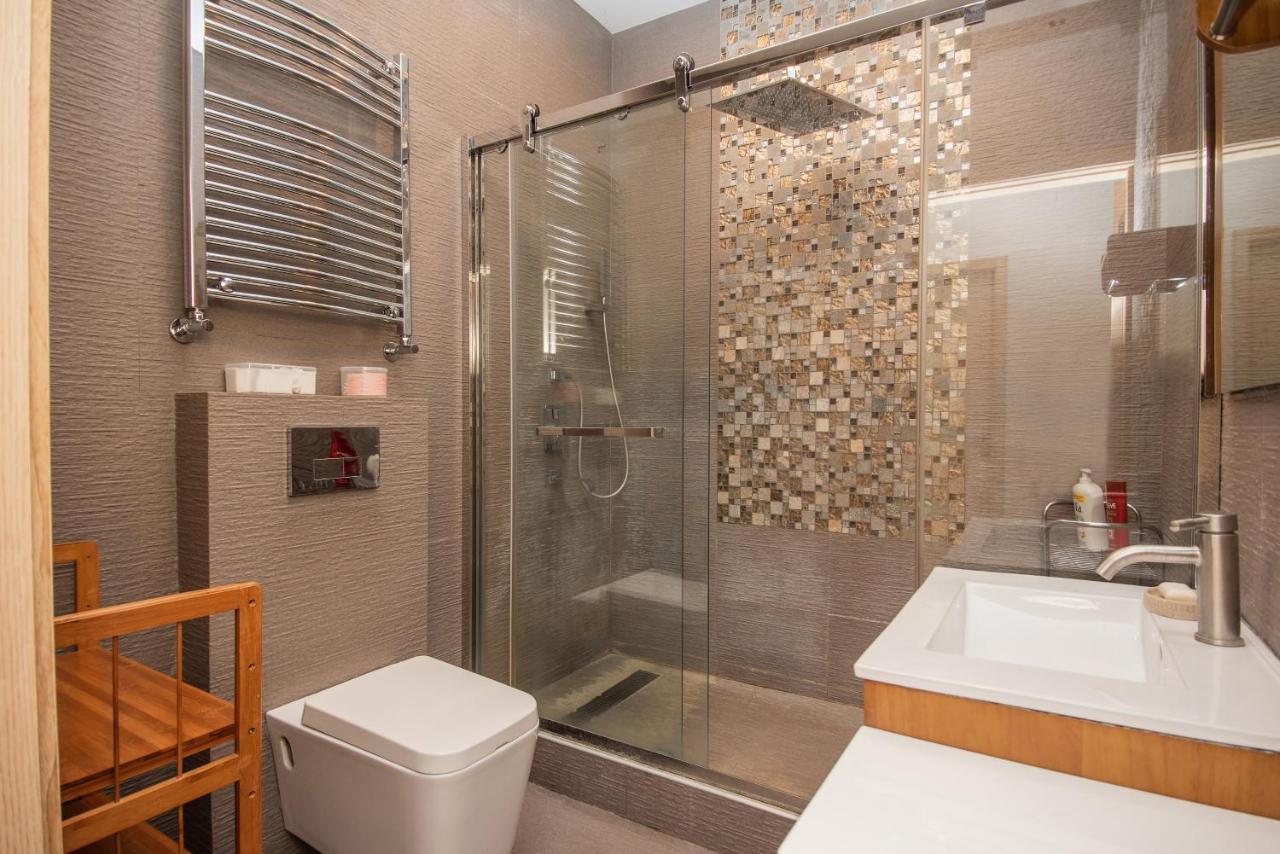 Luxury 4 Bedroom Apartment #1 In The City Center Of Tbilisi Exteriör bild