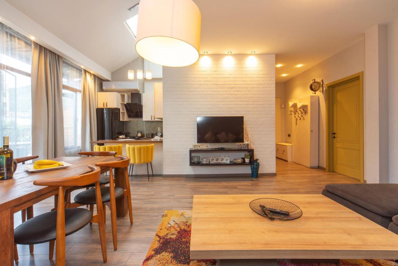 Luxury 4 Bedroom Apartment #1 In The City Center Of Tbilisi Exteriör bild