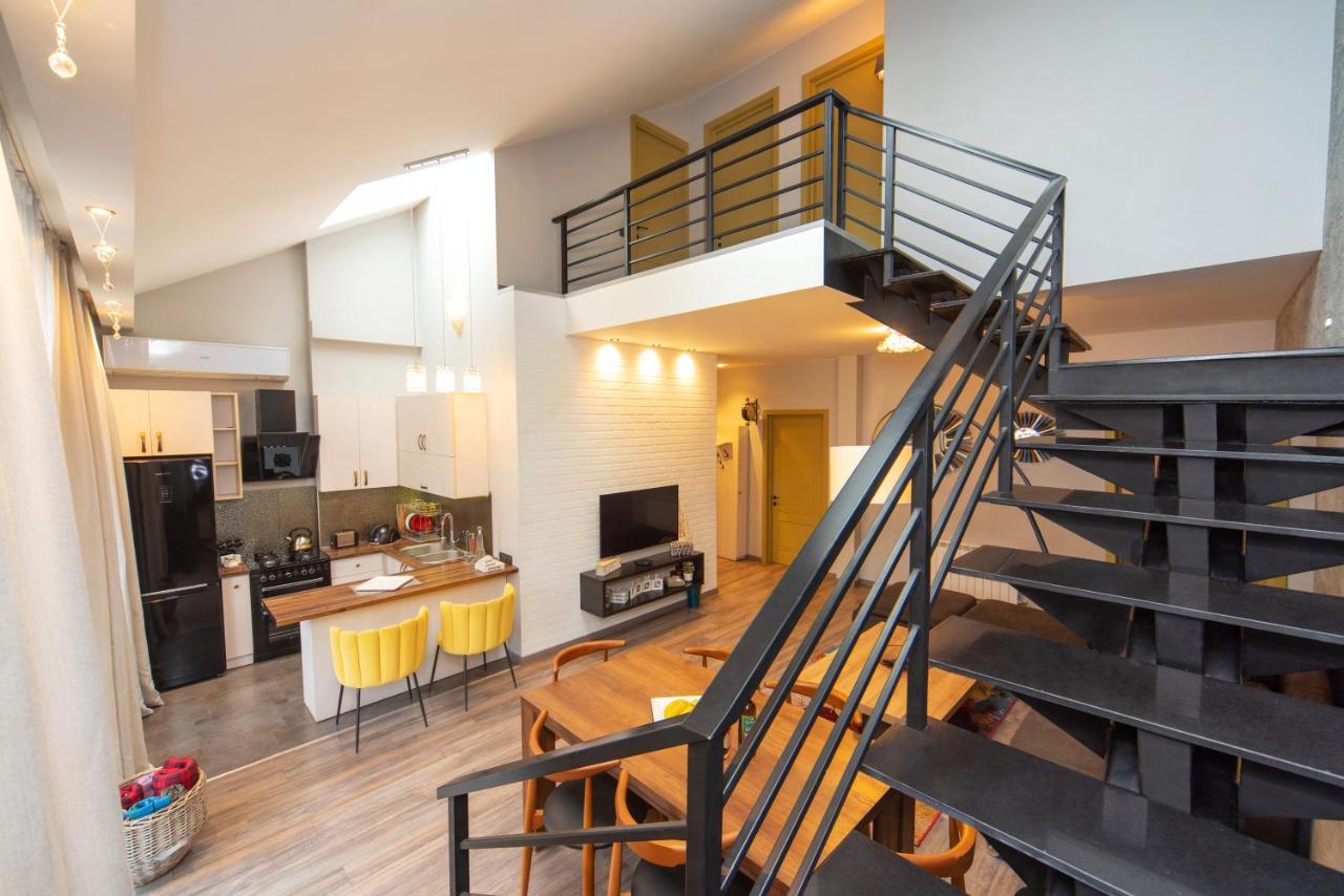 Luxury 4 Bedroom Apartment #1 In The City Center Of Tbilisi Exteriör bild