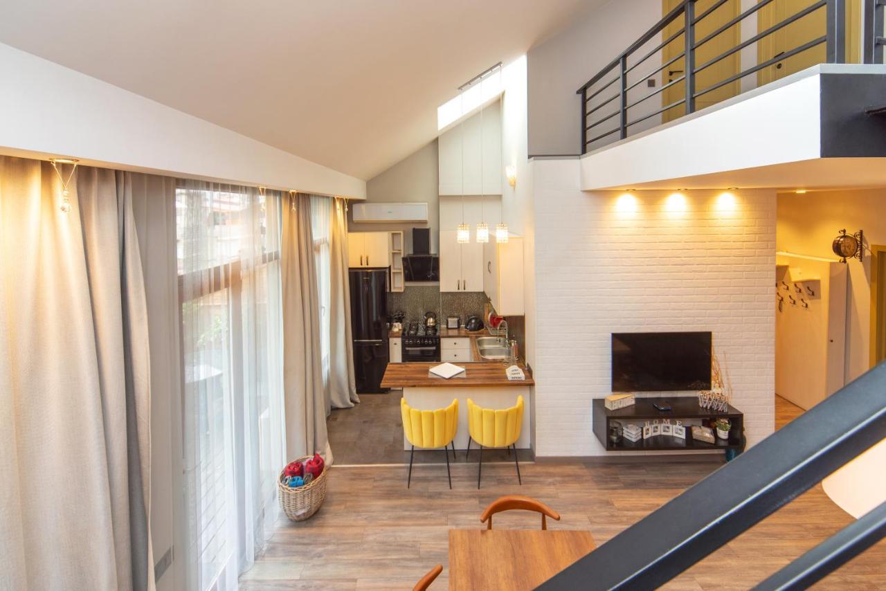 Luxury 4 Bedroom Apartment #1 In The City Center Of Tbilisi Exteriör bild