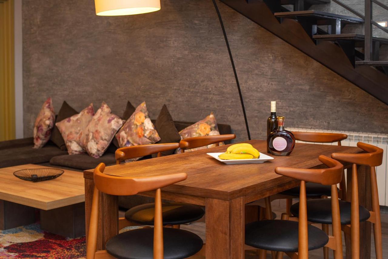 Luxury 4 Bedroom Apartment #1 In The City Center Of Tbilisi Exteriör bild