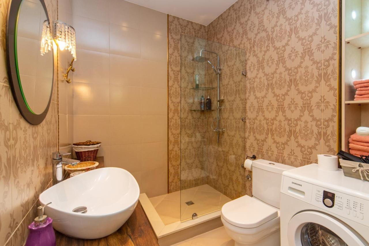 Luxury 4 Bedroom Apartment #1 In The City Center Of Tbilisi Exteriör bild
